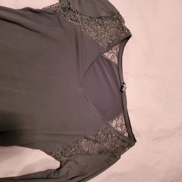 ⭐3/$20 Jacob V-neck long sleeved top - Picture 4 of 4